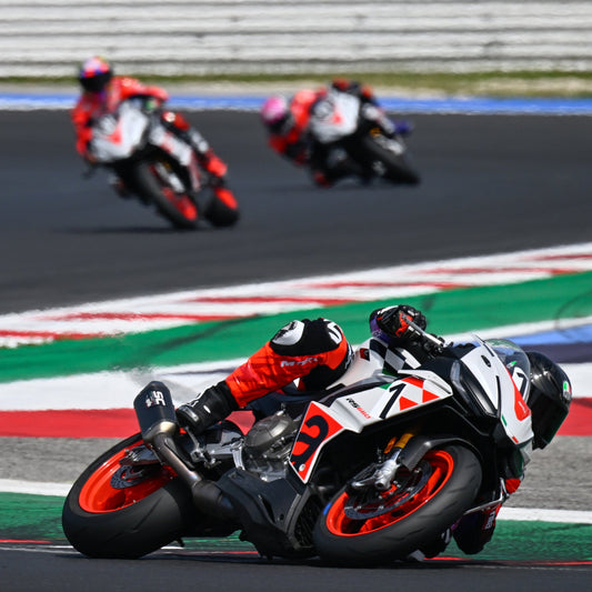 Vivi la gara Aprilia Race of stars 2025 dal box